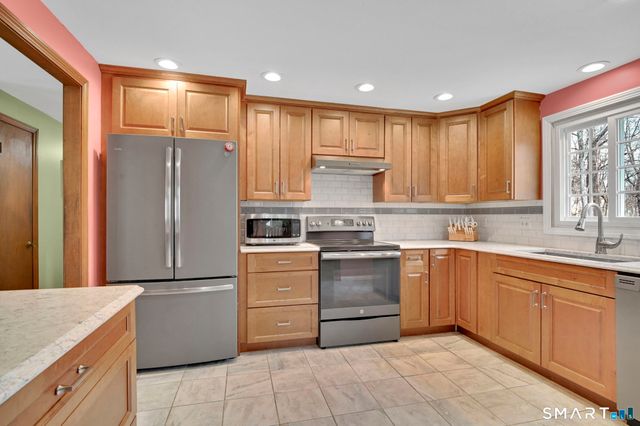 5 Lost Brook Lane, Wallingford, CT 06492