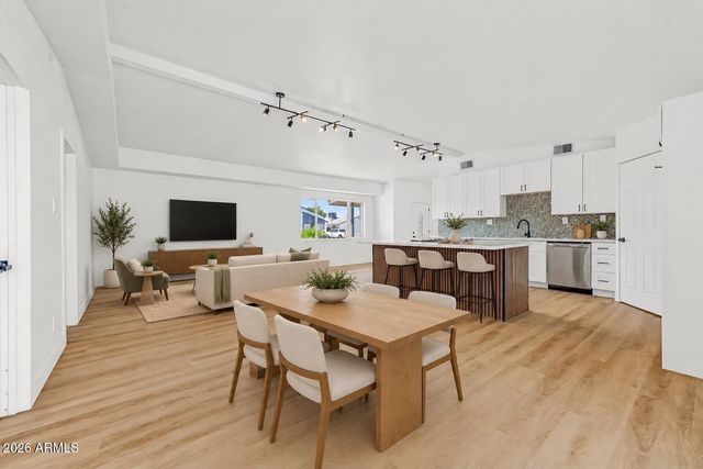 5640 W HIGHLAND Avenue, Phoenix, AZ 85031