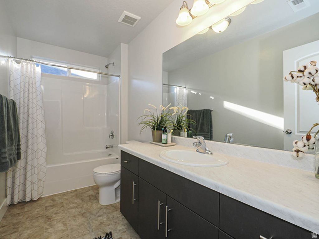 Image 16 of property listing at 1441 W STONE GATE DR, Saratoga Springs, UT 84045