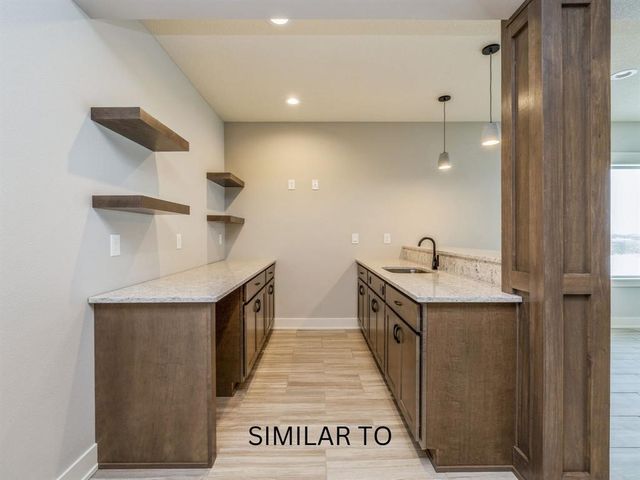 913 Campus Court NE, Bondurant, IA 50035