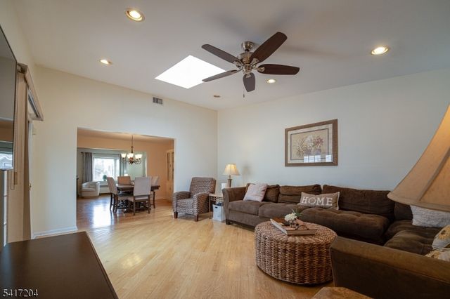 37 Mapes Ave, Nutley Twp., NJ 07110