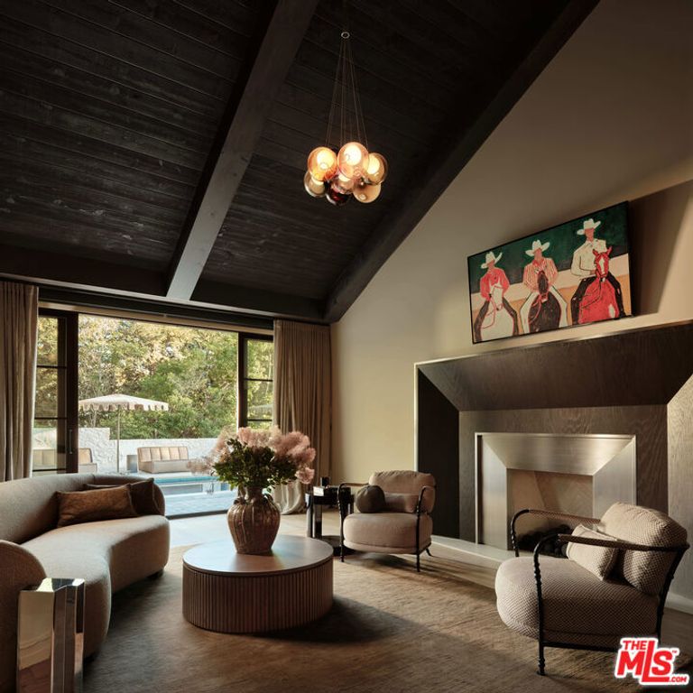 Image 12 of property listing at 851 Strada Vecchia Road, Los Angeles, CA 90077