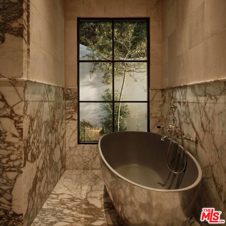 Image 14 of property listing at 851 Strada Vecchia Road, Los Angeles, CA 90077