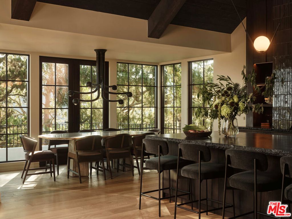 Image 9 of property listing at 851 Strada Vecchia Road, Los Angeles, CA 90077
