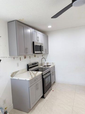 19521 NW 1st Ct, Miami Gardens, FL 33169
