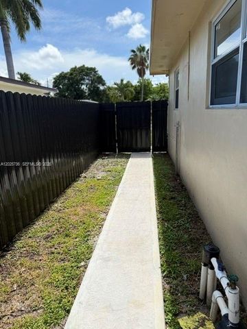 19521 NW 1st Ct, Miami Gardens, FL 33169