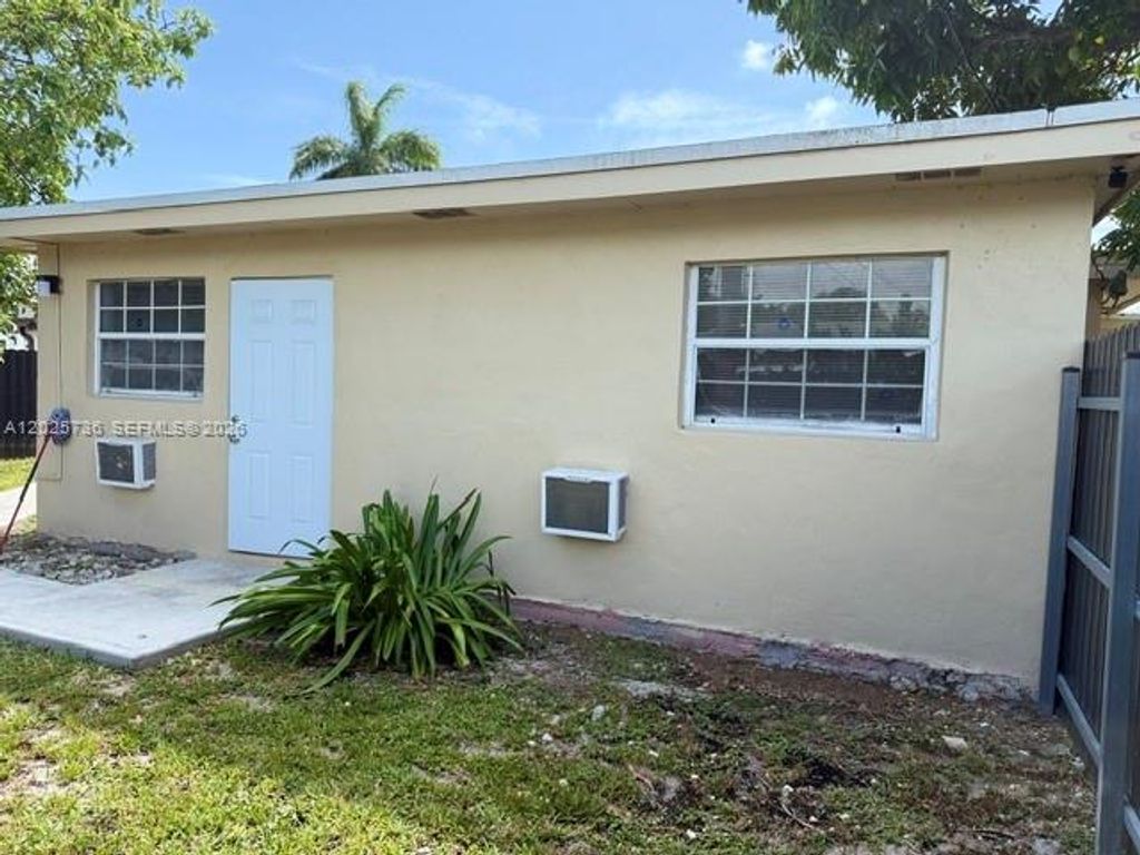 19521 NW 1st Ct, Miami Gardens, FL 33169