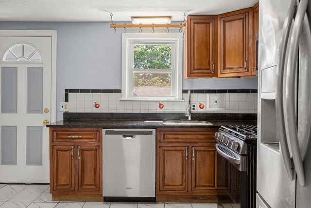 2 Canaan St, Boston, MA 02126