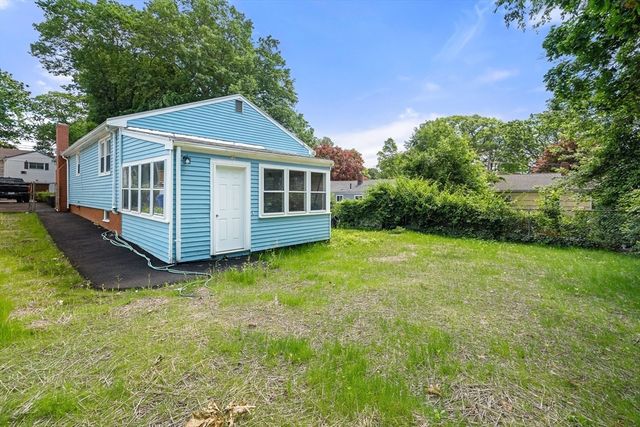 2 Canaan St, Boston, MA 02126