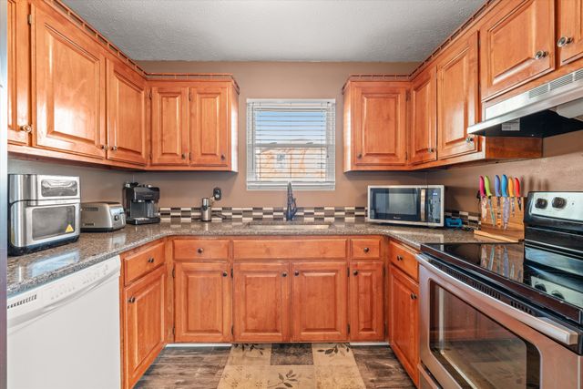 517 Skyview Dr, Ashland City, TN 37015