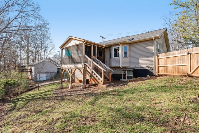 517 Skyview Dr, Ashland City, TN 37015