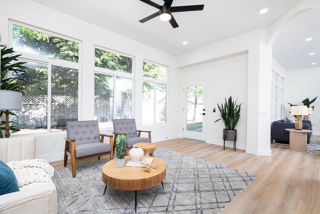 8017 Steamboat Ln, Roseville, CA 95747