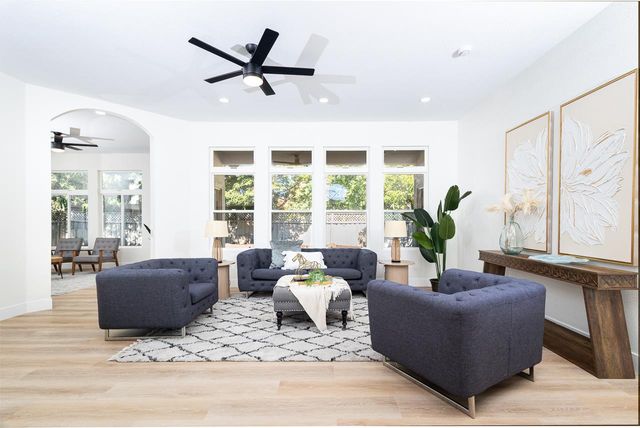 8017 Steamboat Ln, Roseville, CA 95747