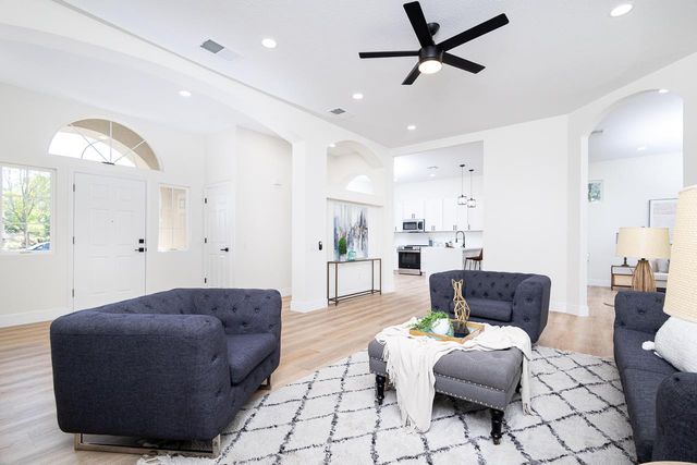 8017 Steamboat Ln, Roseville, CA 95747