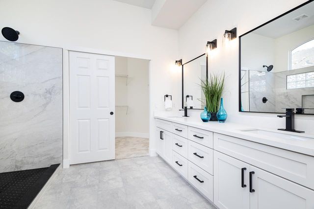 8017 Steamboat Ln, Roseville, CA 95747