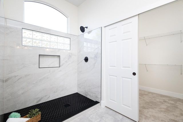 8017 Steamboat Ln, Roseville, CA 95747