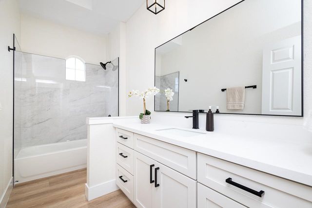 8017 Steamboat Ln, Roseville, CA 95747