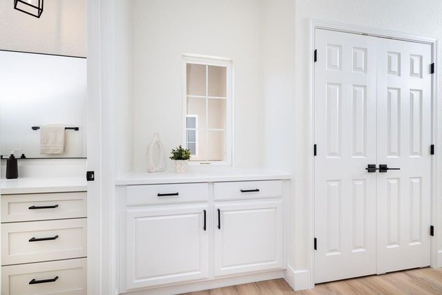 8017 Steamboat Ln, Roseville, CA 95747