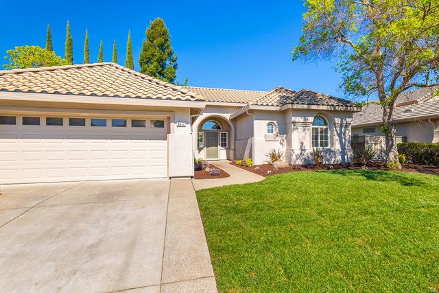 8017 Steamboat Ln, Roseville, CA 95747