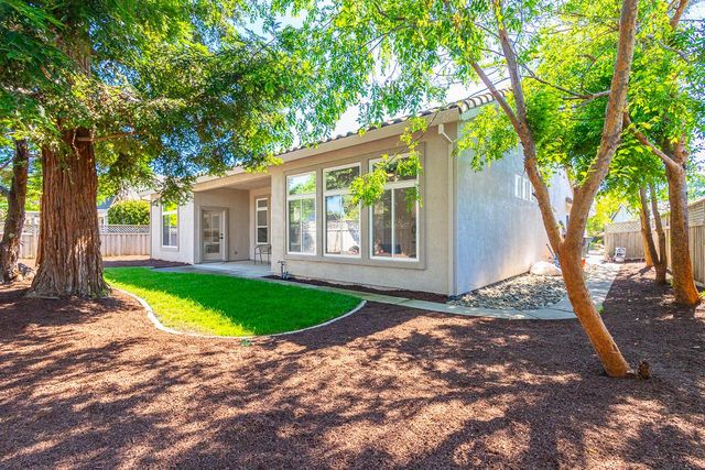 8017 Steamboat Ln, Roseville, CA 95747