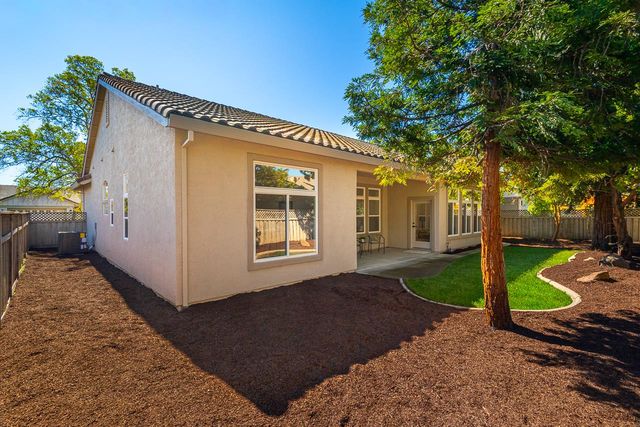 8017 Steamboat Ln, Roseville, CA 95747