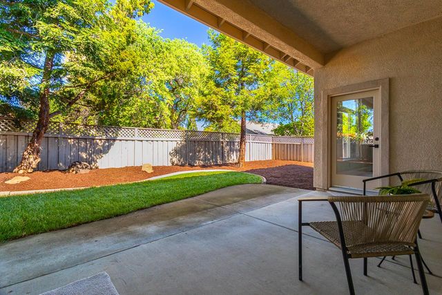 8017 Steamboat Ln, Roseville, CA 95747