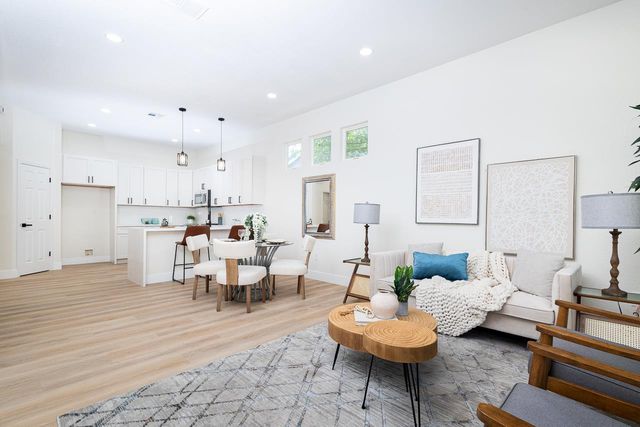 8017 Steamboat Ln, Roseville, CA 95747