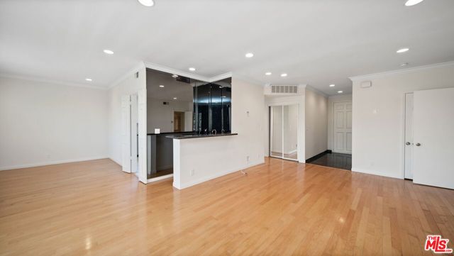 200 N ALMONT Drive 302, Beverly Hills, CA 90211