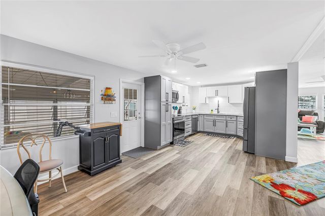 672 SUGAR PALM STREET, Largo, FL 33778