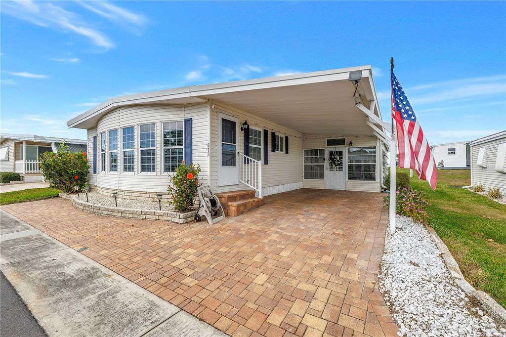 Image 2 of property listing at 672 SUGAR PALM STREET, Largo, FL 33778