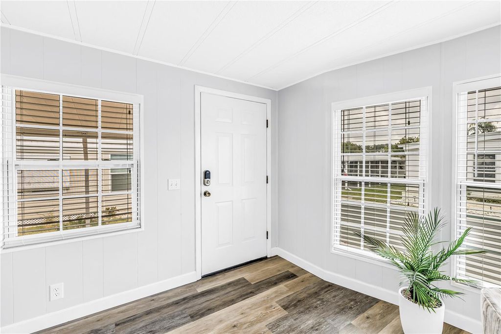 Image 11 of property listing at 672 SUGAR PALM STREET, Largo, FL 33778