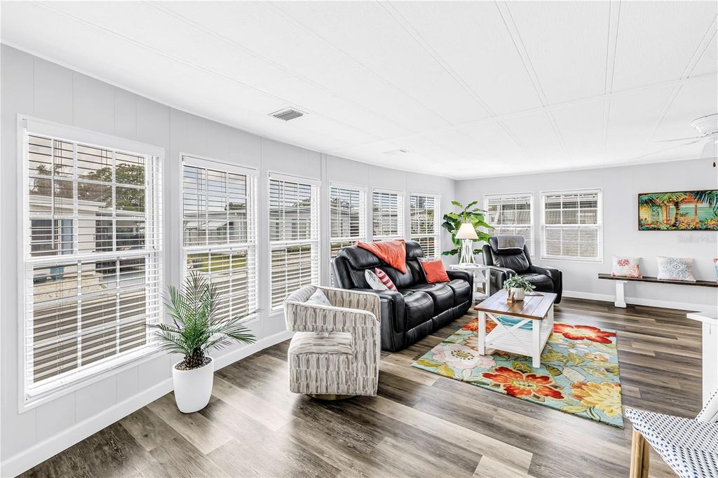 Image 13 of property listing at 672 SUGAR PALM STREET, Largo, FL 33778