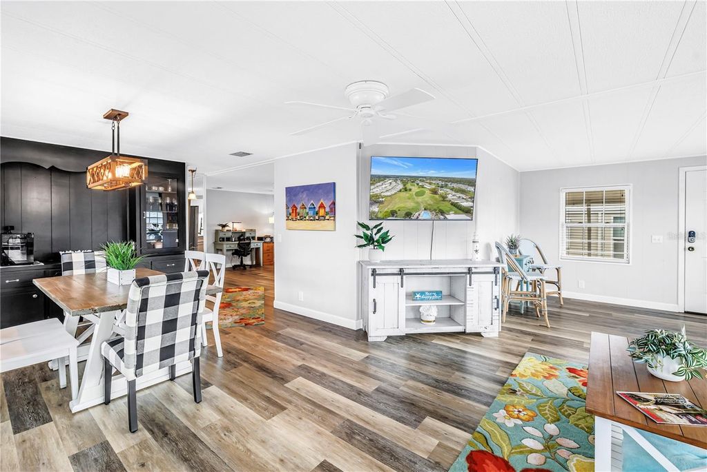 Image 15 of property listing at 672 SUGAR PALM STREET, Largo, FL 33778