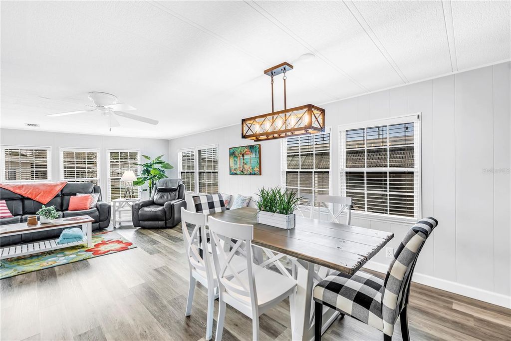 Image 19 of property listing at 672 SUGAR PALM STREET, Largo, FL 33778