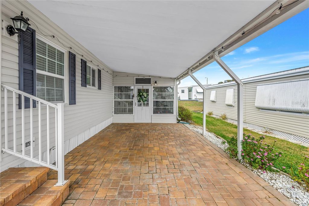 Image 3 of property listing at 672 SUGAR PALM STREET, Largo, FL 33778