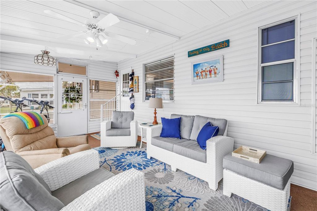 Image 21 of property listing at 672 SUGAR PALM STREET, Largo, FL 33778