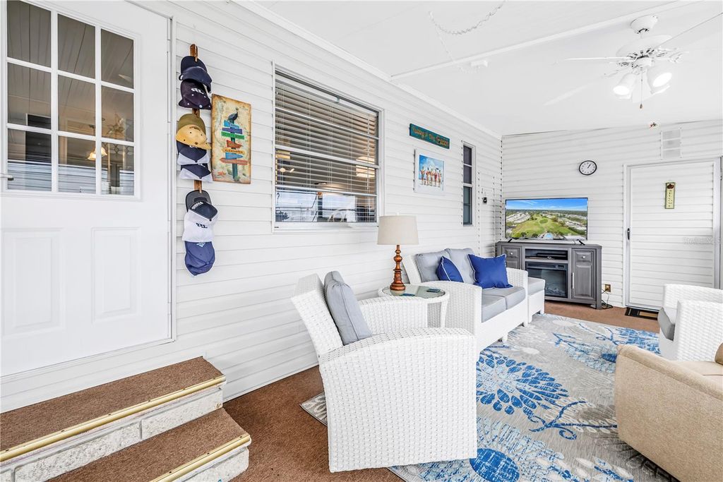 Image 23 of property listing at 672 SUGAR PALM STREET, Largo, FL 33778