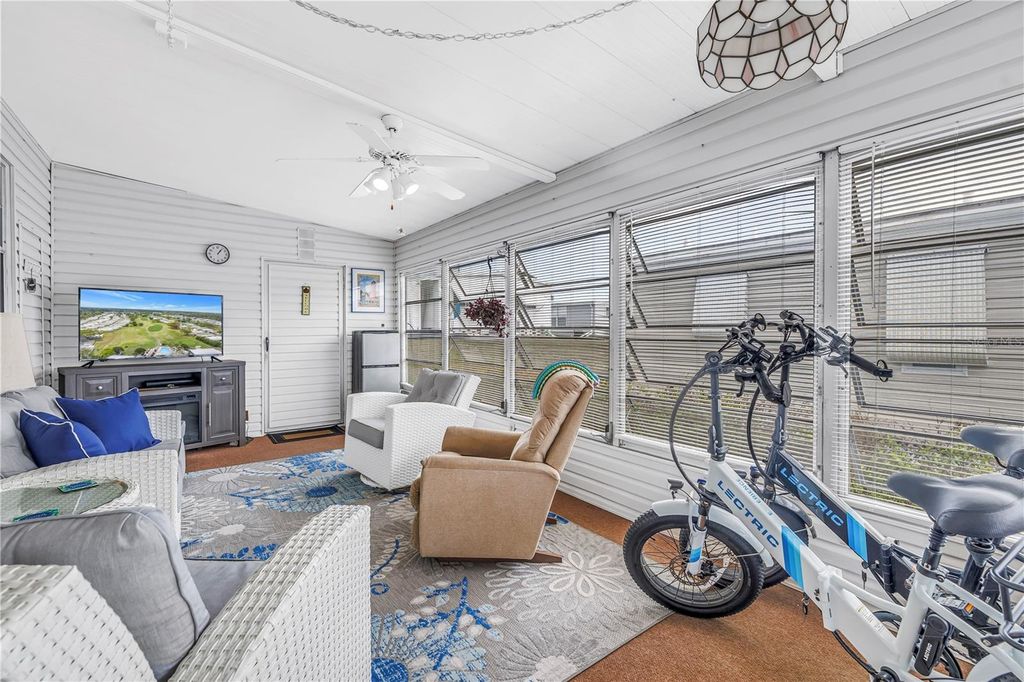 Image 24 of property listing at 672 SUGAR PALM STREET, Largo, FL 33778