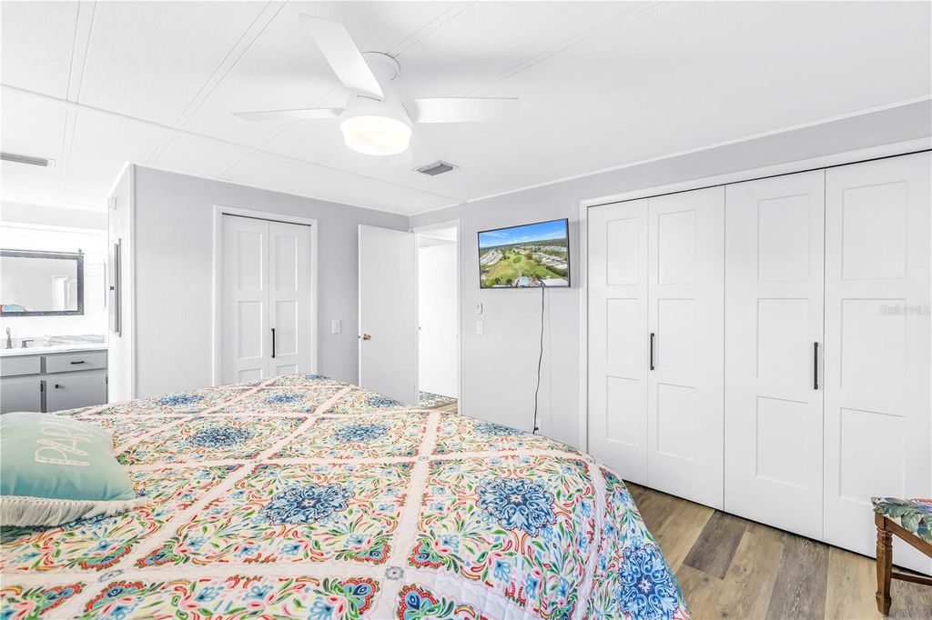 Image 26 of property listing at 672 SUGAR PALM STREET, Largo, FL 33778