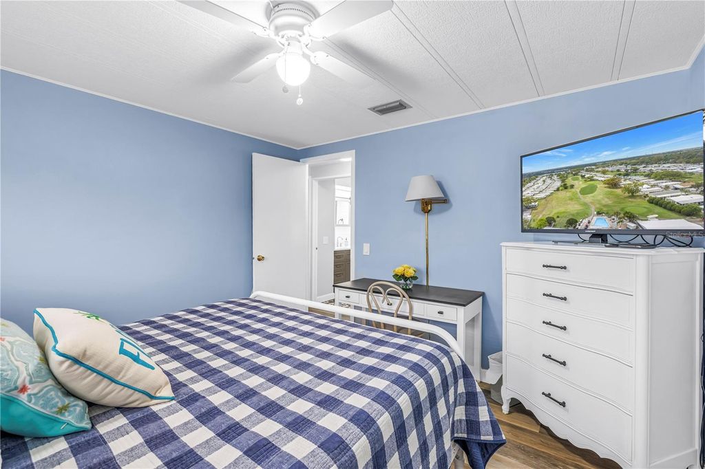 Image 31 of property listing at 672 SUGAR PALM STREET, Largo, FL 33778