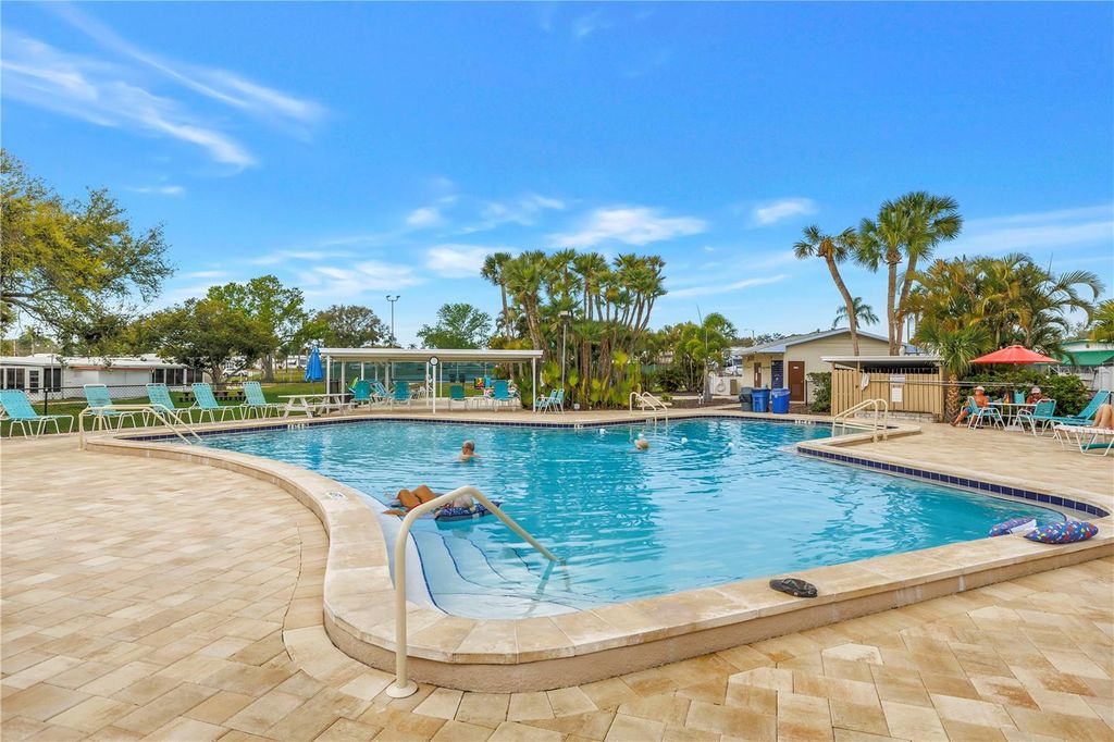 Image 36 of property listing at 672 SUGAR PALM STREET, Largo, FL 33778