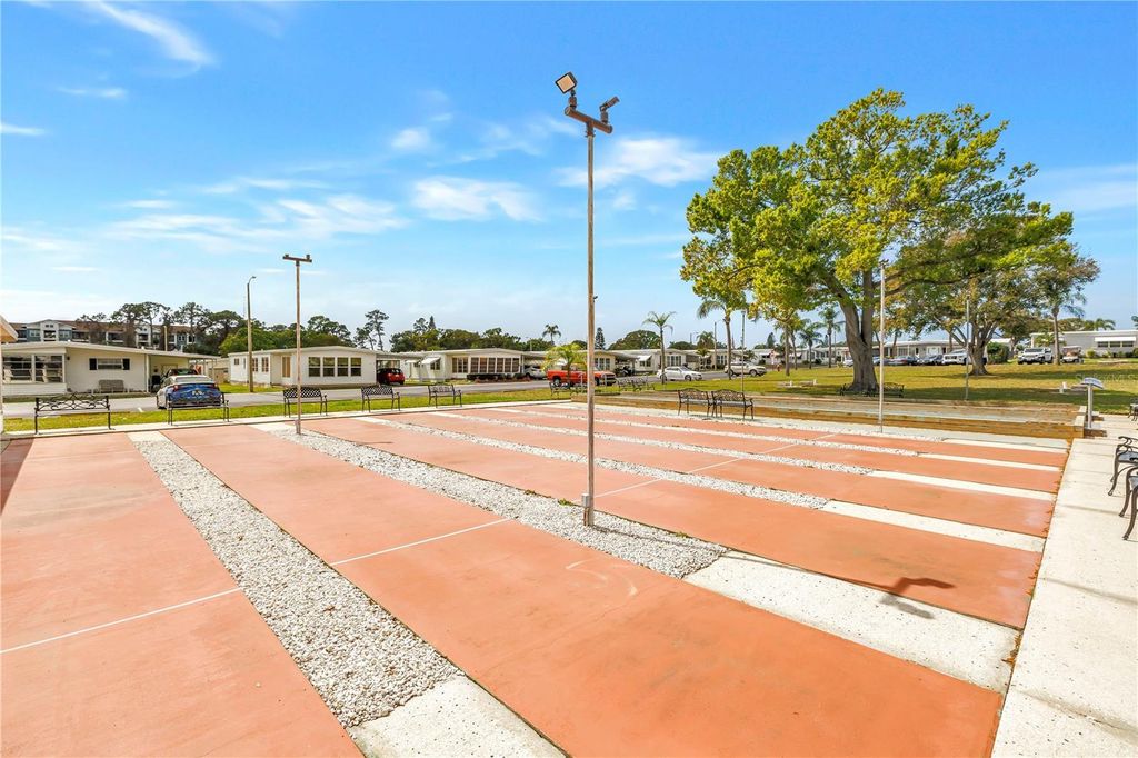 Image 40 of property listing at 672 SUGAR PALM STREET, Largo, FL 33778