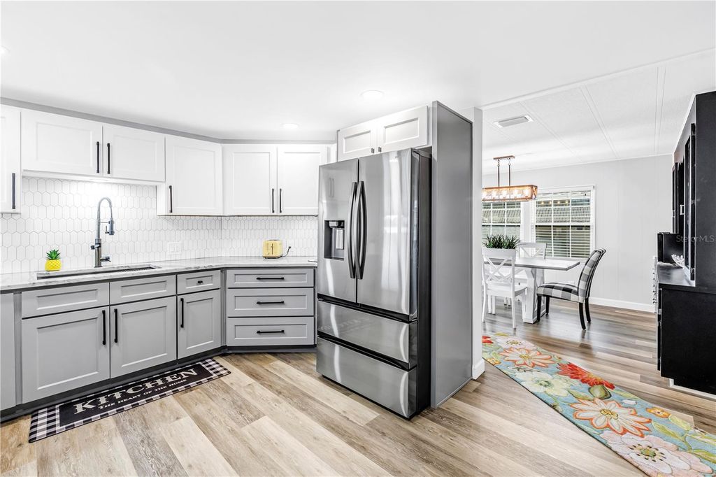 Image 5 of property listing at 672 SUGAR PALM STREET, Largo, FL 33778