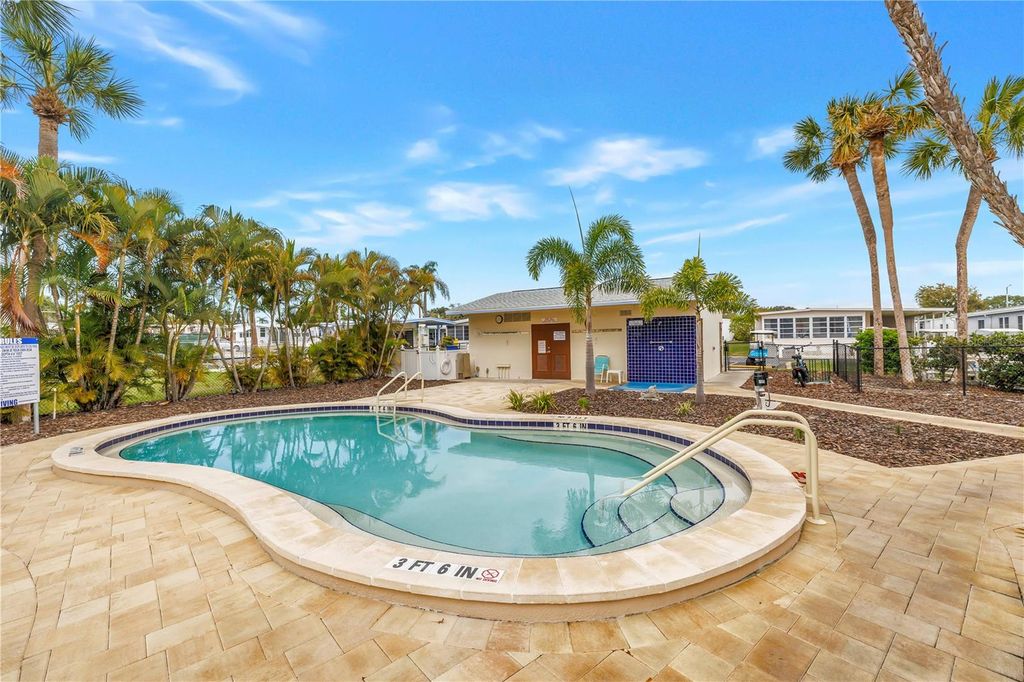 Image 46 of property listing at 672 SUGAR PALM STREET, Largo, FL 33778