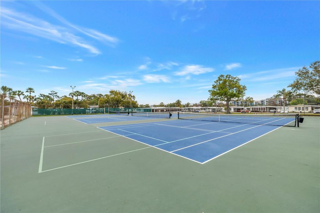 Image 48 of property listing at 672 SUGAR PALM STREET, Largo, FL 33778