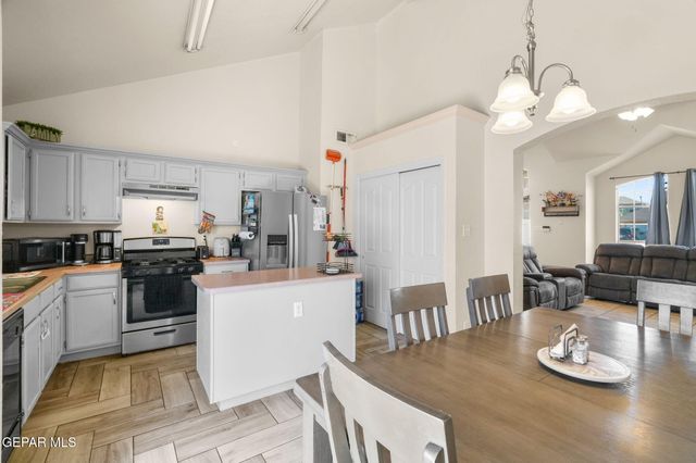 7987 NIGHT FALL Place, El Paso, TX 79932