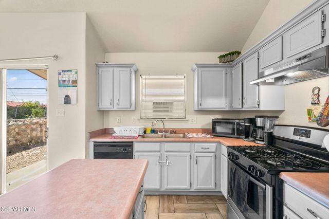 7987 NIGHT FALL Place, El Paso, TX 79932