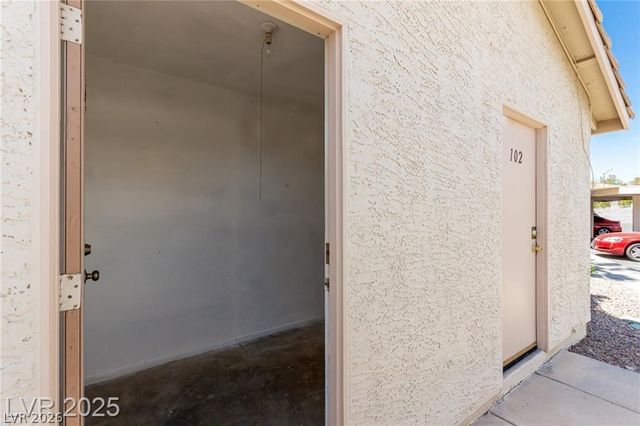 905 Sulphur Springs Lane 101, Las Vegas, NV 89128