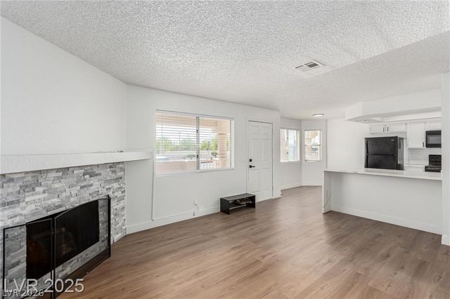 905 Sulphur Springs Lane 101, Las Vegas, NV 89128