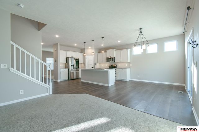 8759 S 80th Street, Lincoln, NE 68516